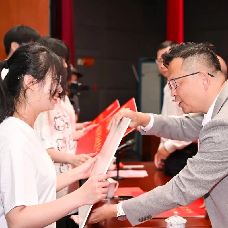 校企共育人才 同谱青春华章 | 纪念五四运动106周年暨富兰·卓越奖学金表彰大会圆满落幕